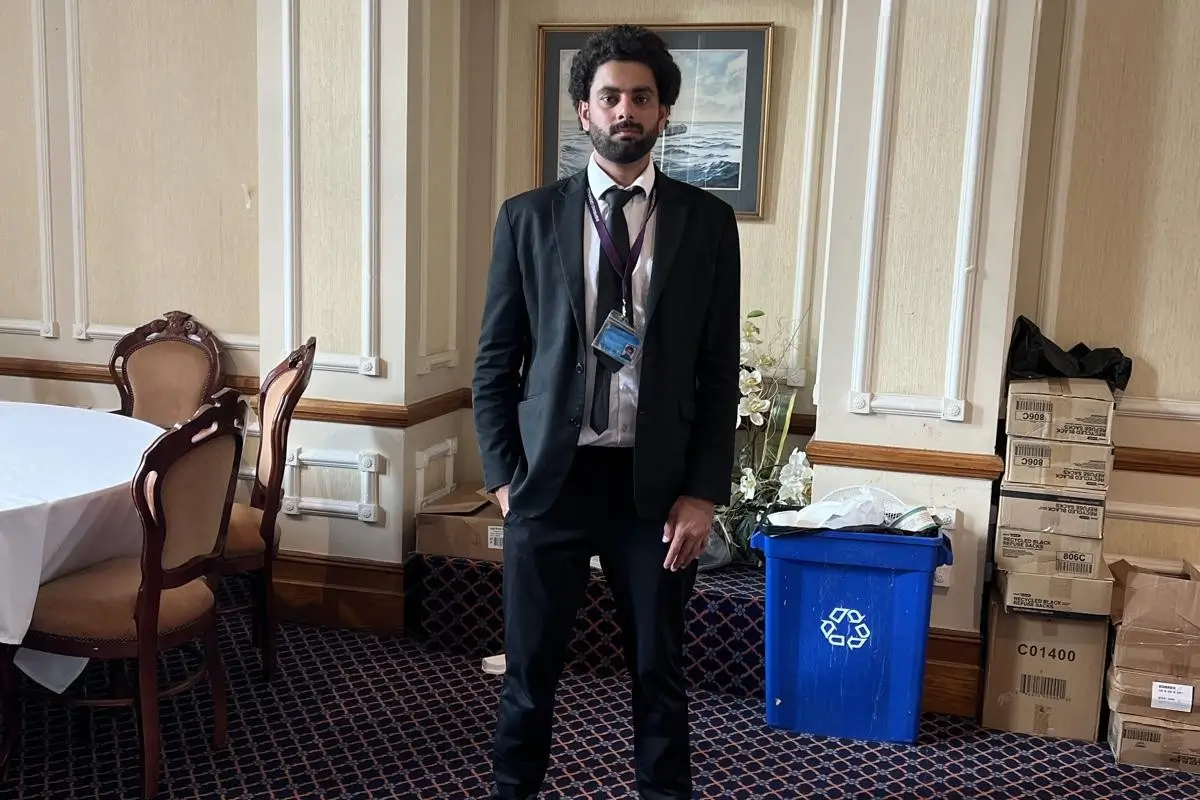 Licensed-security-guards-from-USSG-Ltd-at-London-hotel-entrance-modified